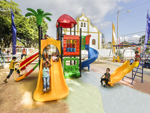 Parque infantil al aire libre en Catalina