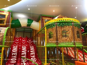 Parque infantil cubierto de la serie Jungle instalado en Malasia