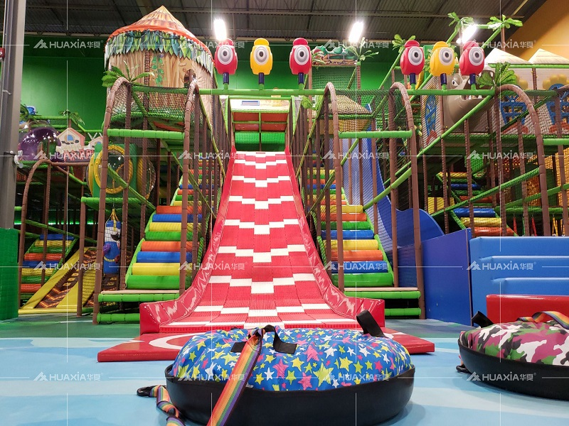 Un caso de parque infantil cubierto de Canadá