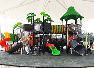 Parque infantil al aire libre en Sri Lanka