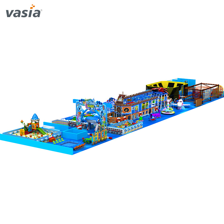 Parques de atracciones con juegos infantiles cubiertos con temática oceánica - Vasia