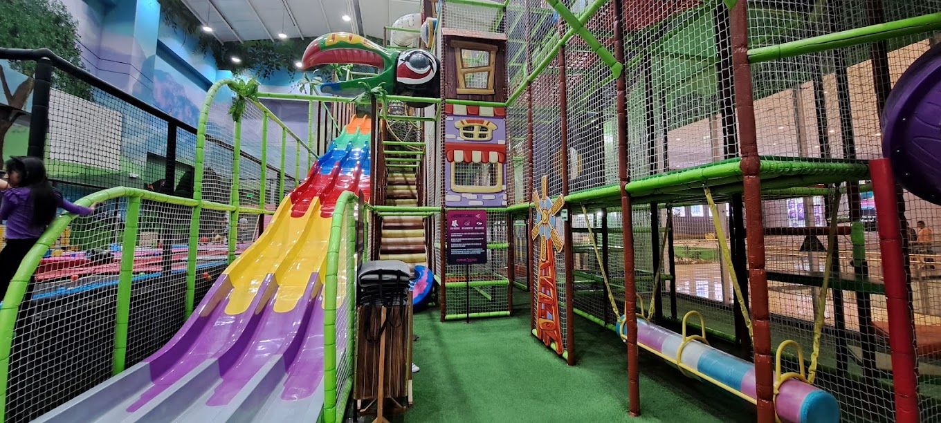 Parque infantil cubierto Jungle de 1100² en Ecuador