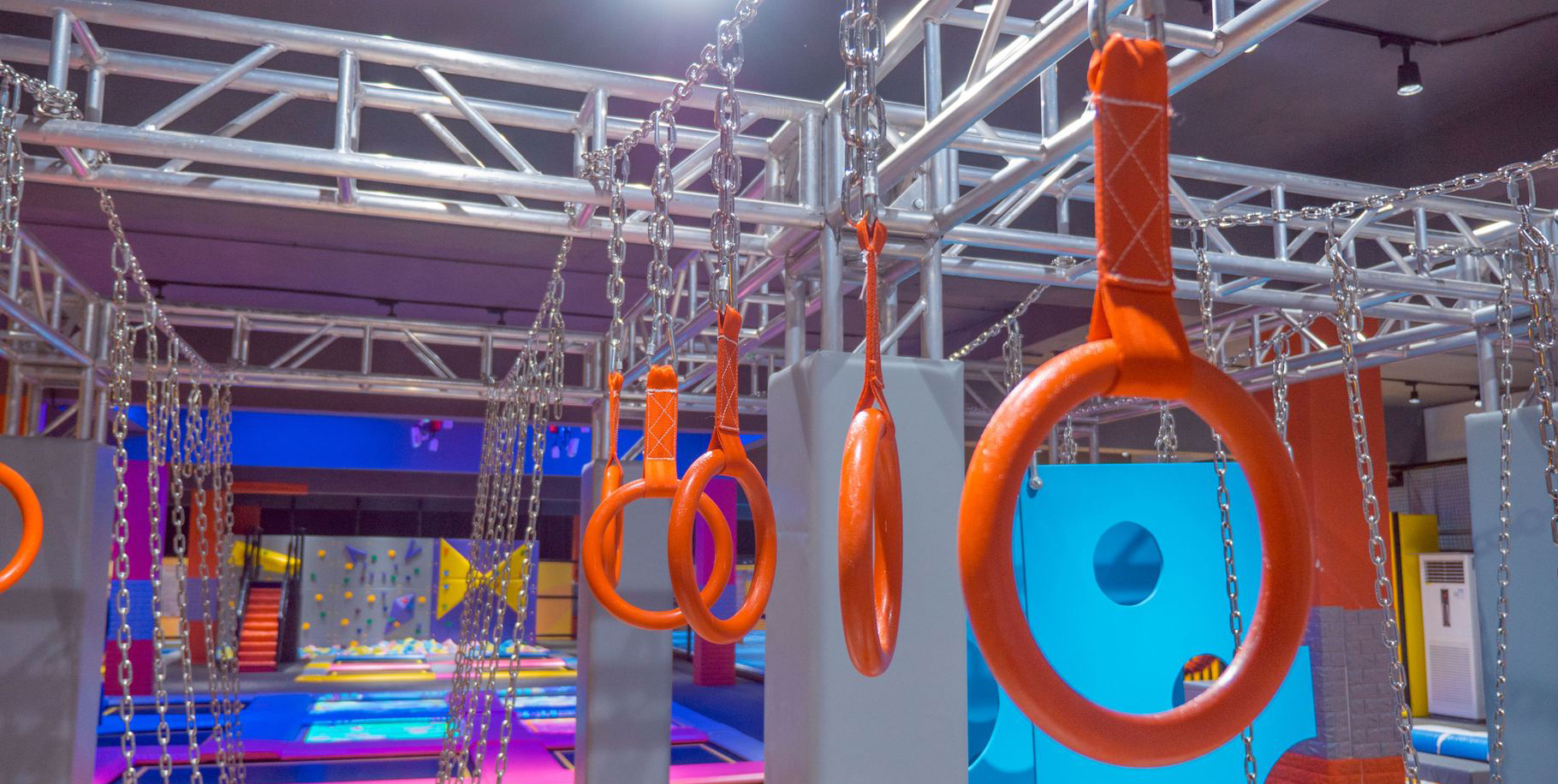 guerrero ninja y circuito de cuerdas Trampoline Park.