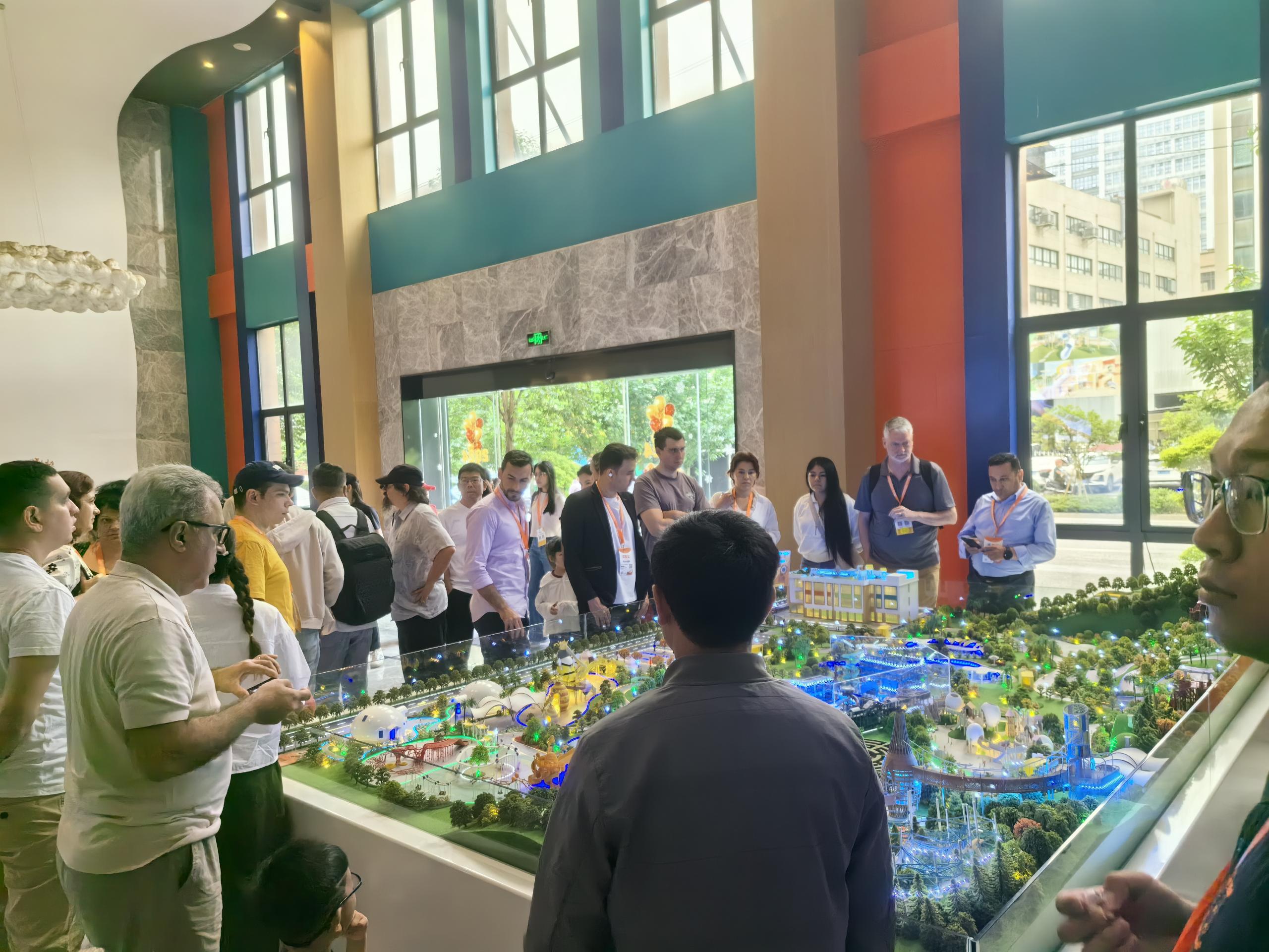 La exposición de equipos de entretenimiento de Toy Town finalizó con éxito
