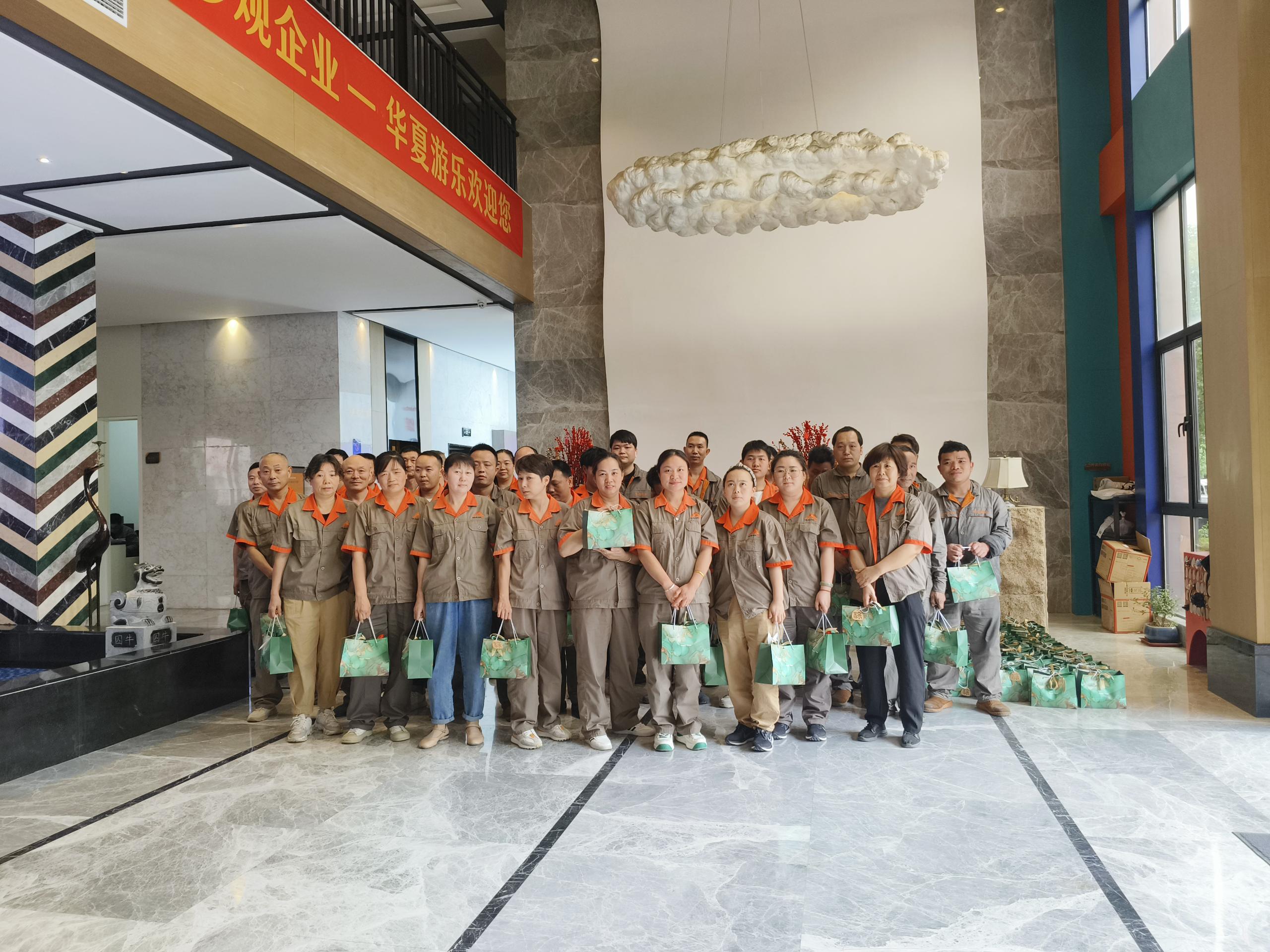 Vasia abraza el festival del barco dragón