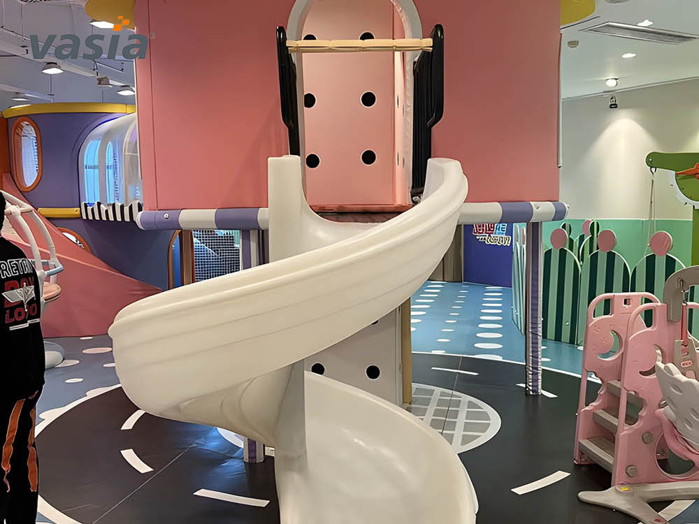 Parque de atracciones cubierto M0003