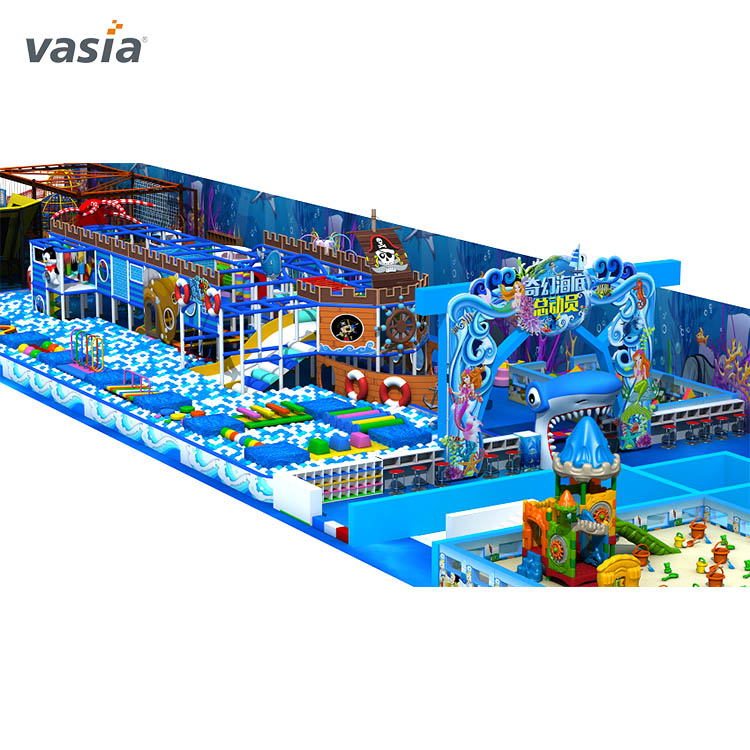 Parques de atracciones con juegos infantiles cubiertos con temática oceánica - Vasia