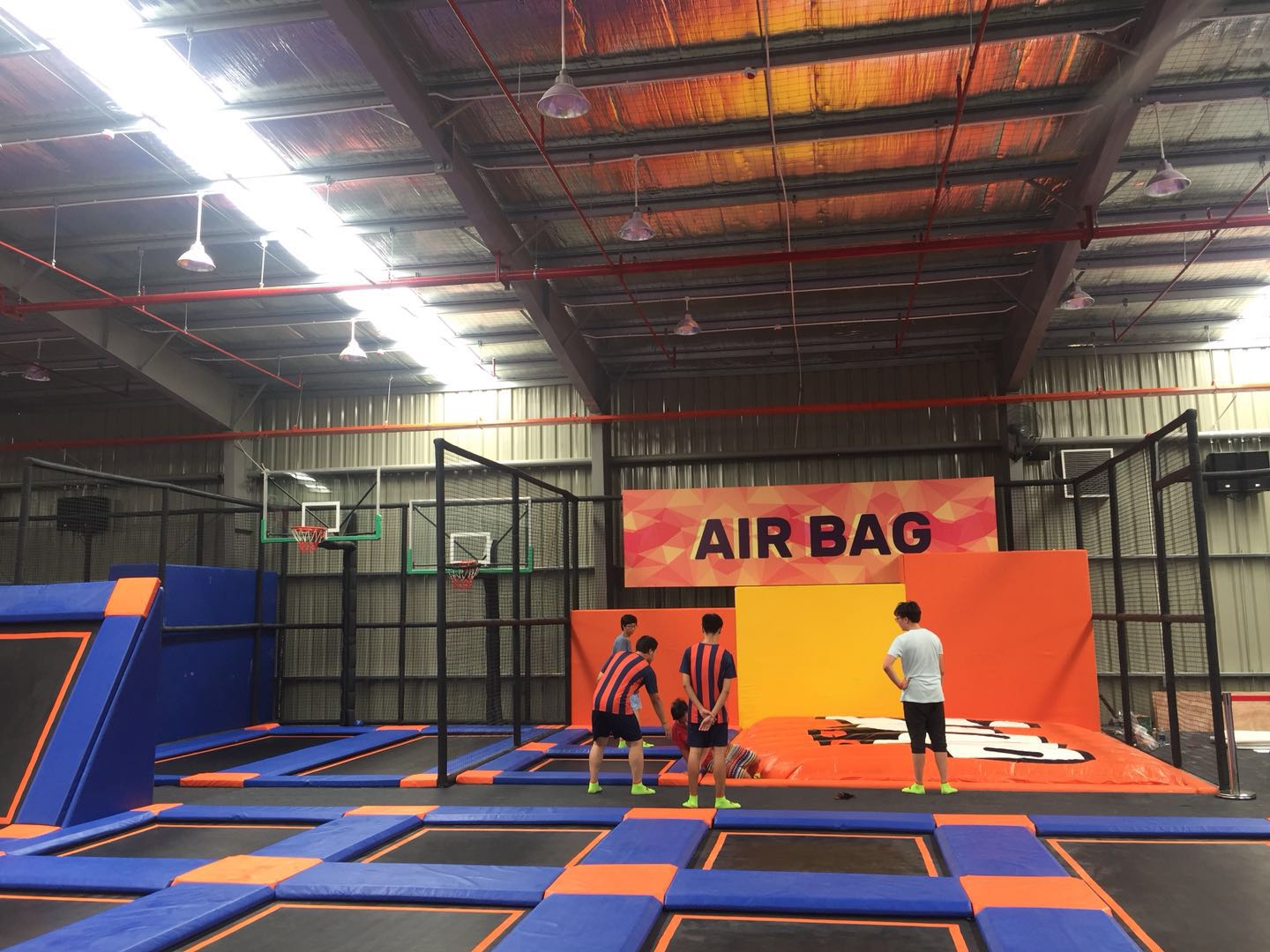 Nuevo parque de trampolines comercial grande al por mayor para niños y adultos