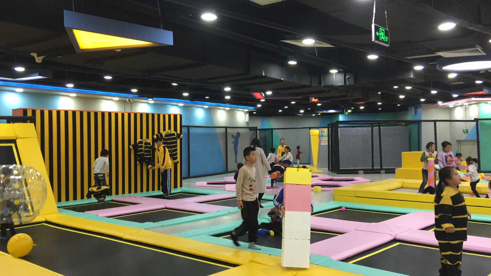 Parque de trampolines para niños personalizado