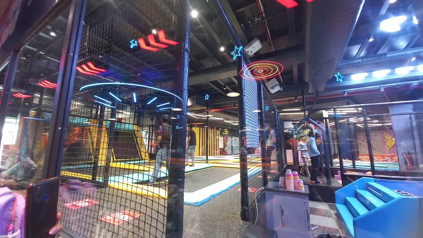 Un parque infantil temático espacial de 594² en la India 